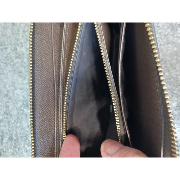Louis Vuitton Damier Zippy Wallet - Picture 3 of 13
